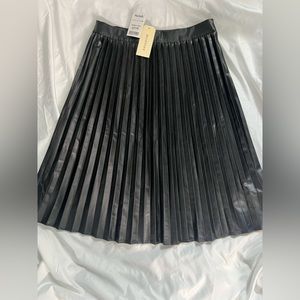 MONTEAU. Black leather skirt. Size Large